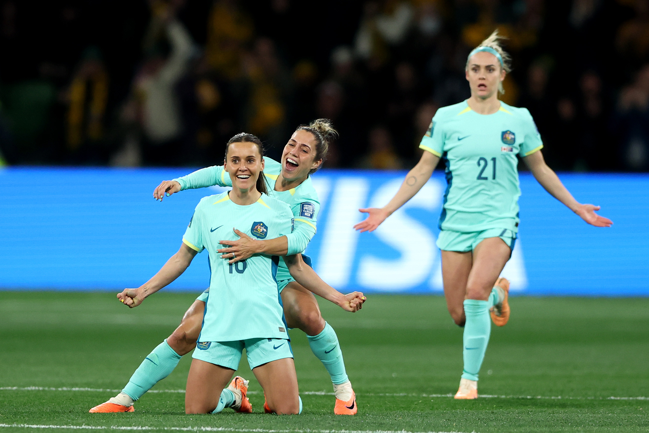 Em duelo equilibrado, seleção feminina de futebol é eliminada pelo