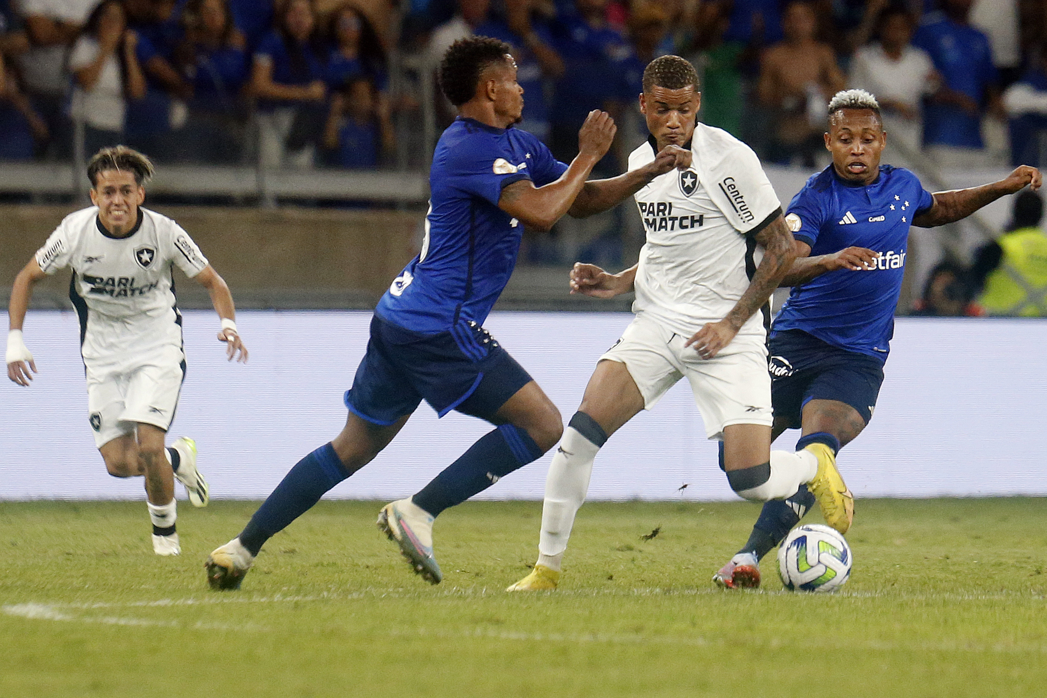 Botafogo joga mal e não sai do zero contra o Cruzeiro no Mineirão pelo  Campeonato Brasileiro